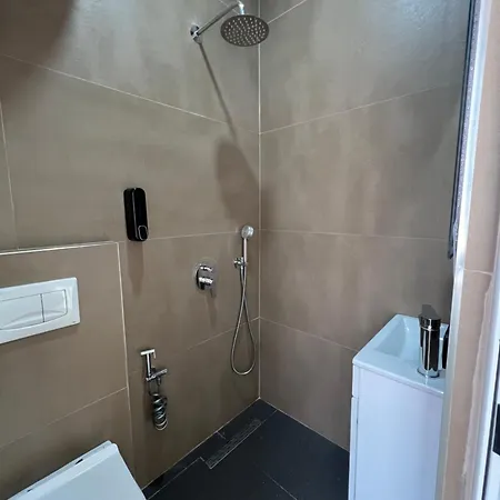 Flow Center 公寓 Durrës