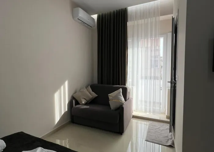 Seven Skys Rooms Apartment